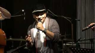Video thumbnail of "Tompi & Indra Lesmana - Sepasang Mata Bola @ Mostly jazz 28/04/12 [HD]"