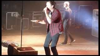 Simple Plan - Moves Like Jagger / Dynamite / Sexy And I Know It (Barcelona)