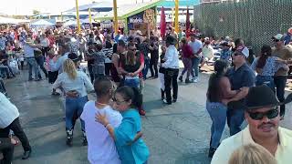Los Corsarios, en la pulga de Oakland.