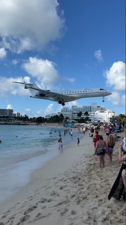 Extremely Low Landing Bombardier Maho Beach - St Maarten SXM - Plane Spotting