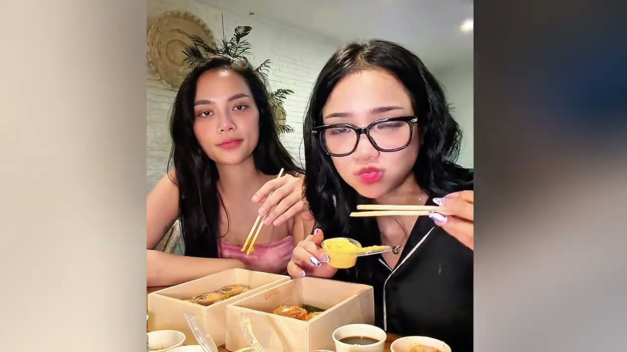 Mukbang suhsih erika dan fuji 