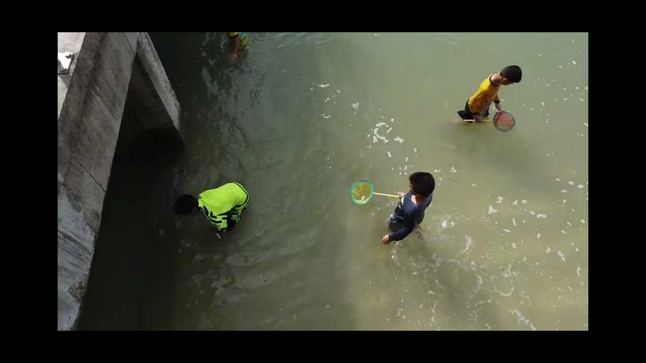 Children play at Tha La beach with their fish colander. - YouTube