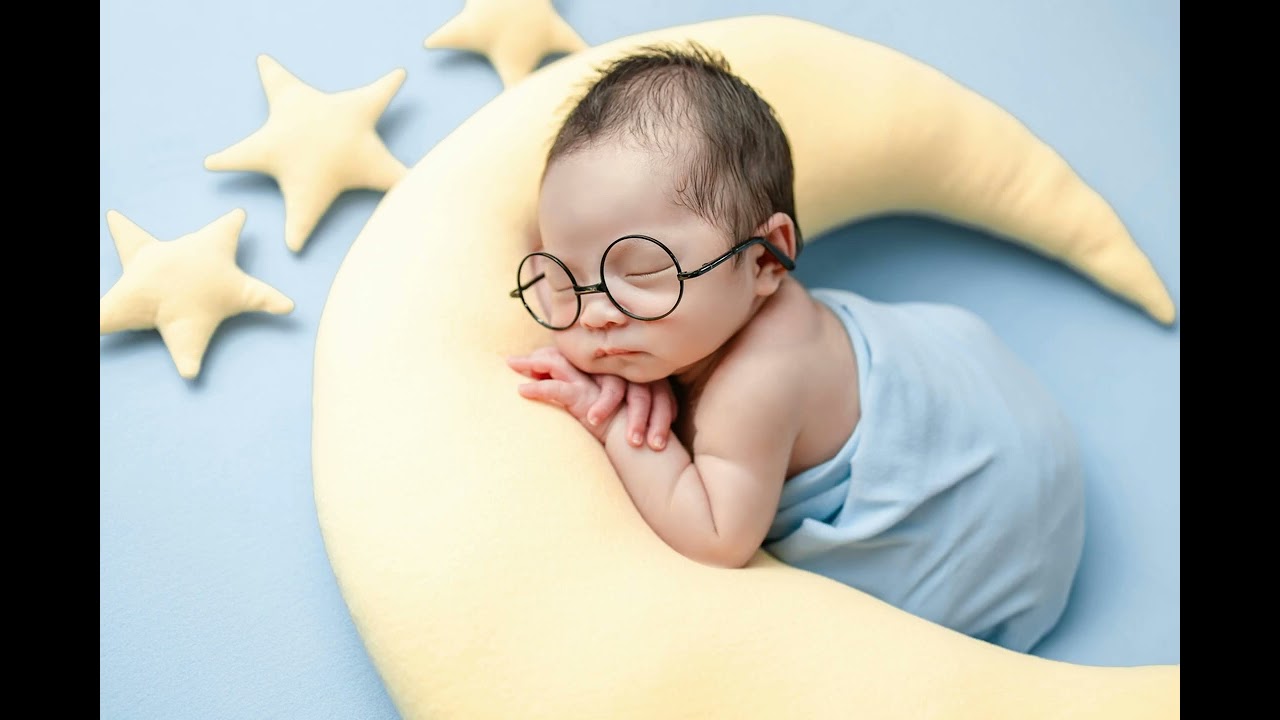 Calming Baby Sleep Music | Peaceful Newborn Dreamland