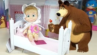 MASHA E ORSO, apertura nuovo gioco, Baby Masha con il ciuccio e il pannolino nella sua cameretta! screenshot 5