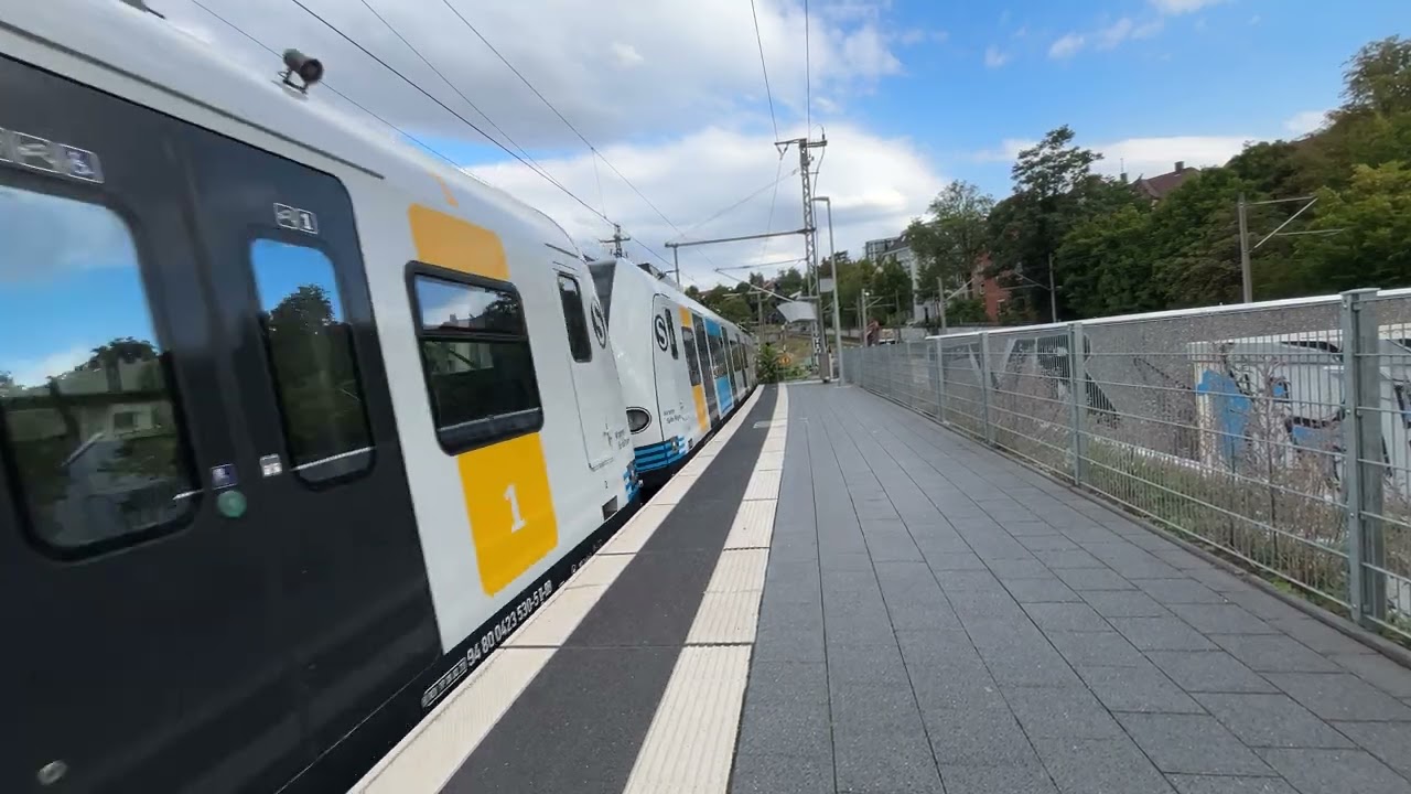 Ausfahrt eines ET 423 als S6 in Richtung Stuttgart Hauptbahnhof