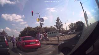 Драка на дороге в Харькове возле м. Киевская Драка на дороге в Харькове возле м. Киевская
