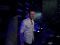 ✨ El carisma y la sonrisa de Kerem Bürsin nunca pasan desapercibidos 🔥