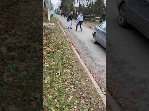 Езда по пешеходной зоне и избиение пешехода в городе Всеволожск.Видео 1.