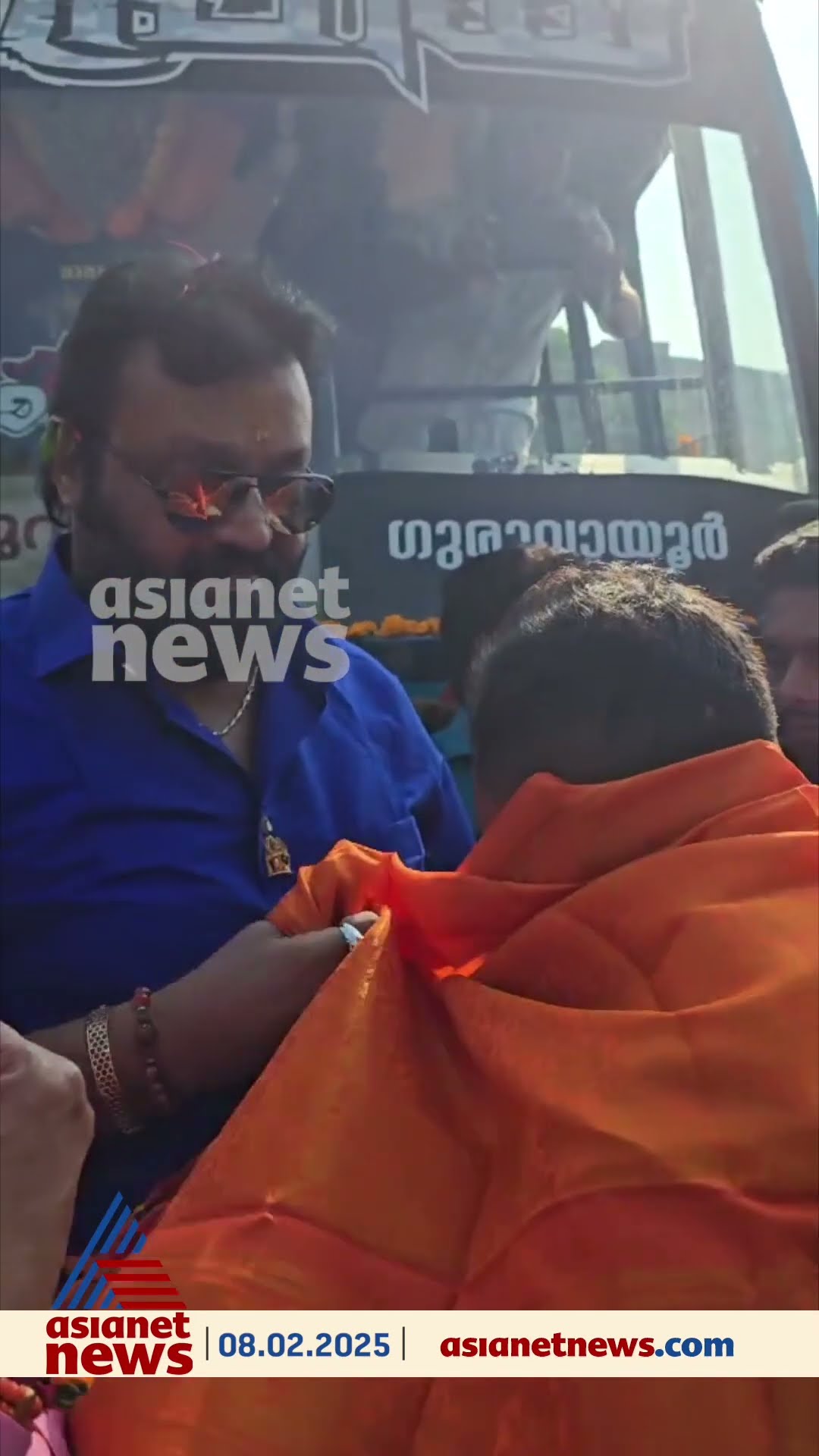 കൊടുങ്ങല്ലൂർ - കോട്ടപ്പുറം റൂട്ടിൽ ഓടുന്ന 'രാമപ്രിയ' ബസ്സിലെ ഡ്രൈവറായ ഷൈനും കണ്ടക്ടറായ മകൾ...