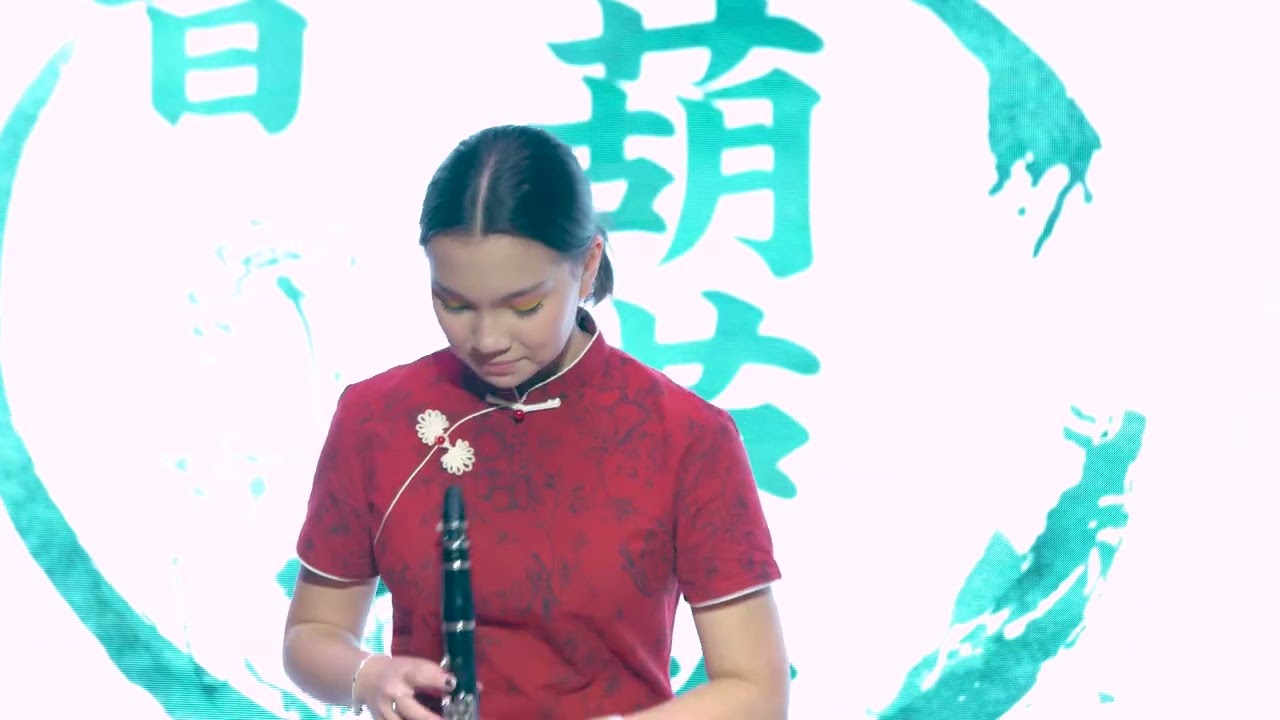 多音乐团的乐器演奏《LIBERTANGO》和《欢歌跳月幸福来》