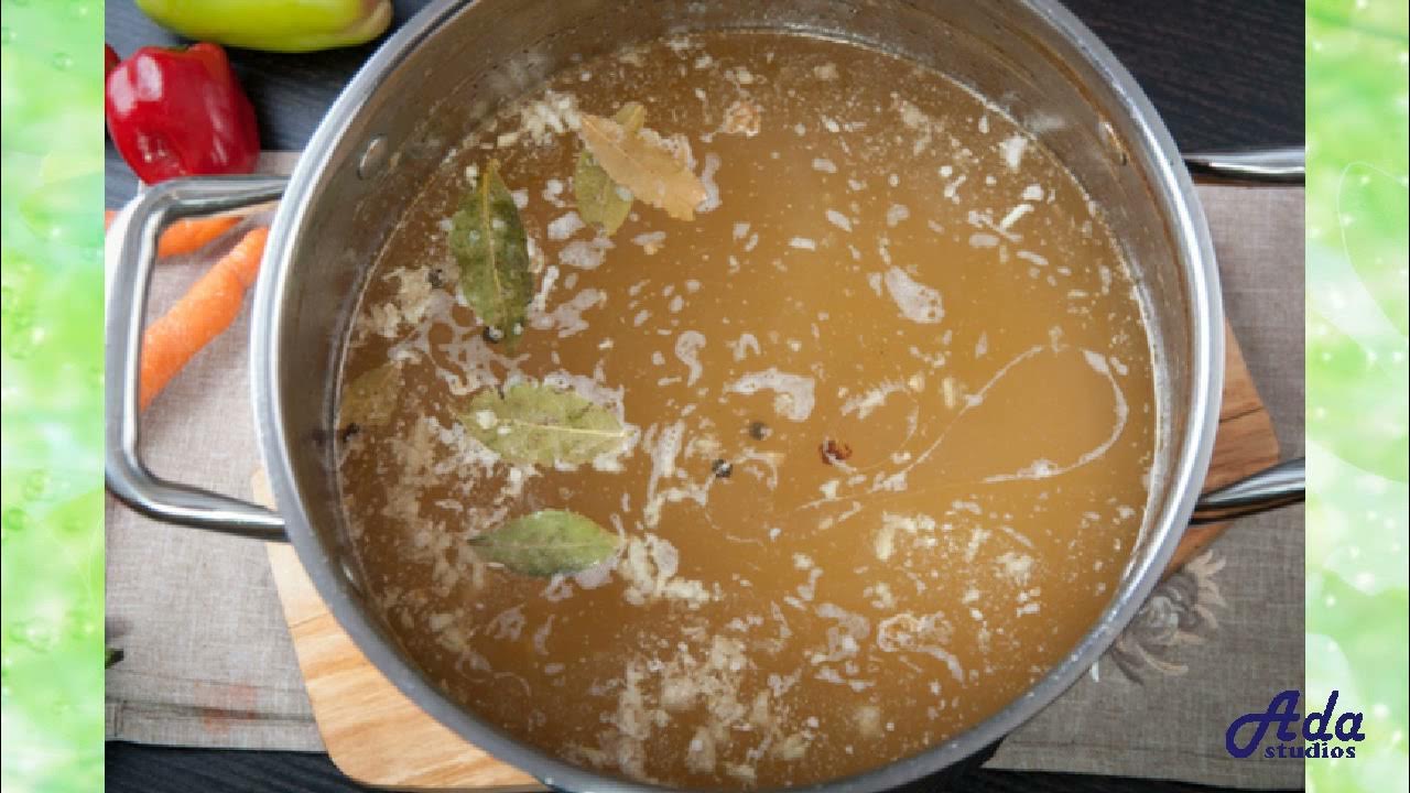 холодец гарибальди. кладут ли в холодец лавровый лист при варке. готовый холодец в кастрюле. студень из курицы и индейки. лук чеснок холодец.