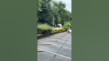 Signal maintainer wipes down the lights #csxt #csx #railroad #csxrailroad #railway #charlotte #train