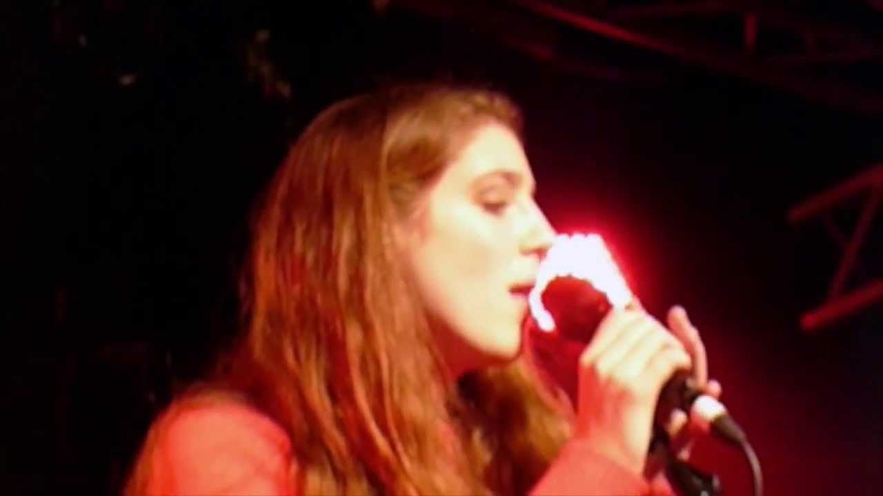 Birdy - Light Me Up (Live @ den Atelier) - HD