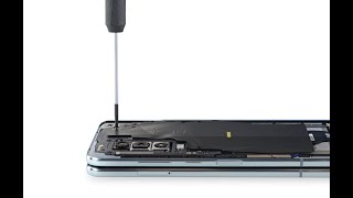 Удивительно, но смартфон Samsung Galaxy Fold всё же заработал у iFixit несколько баллов за ремонто