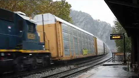 Q-277 Autorack with an SD40-2 leading