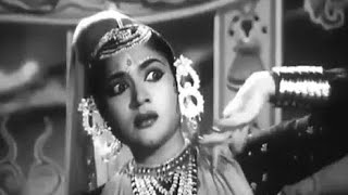 A dance sequence by vyjayanthimala from kathputli.