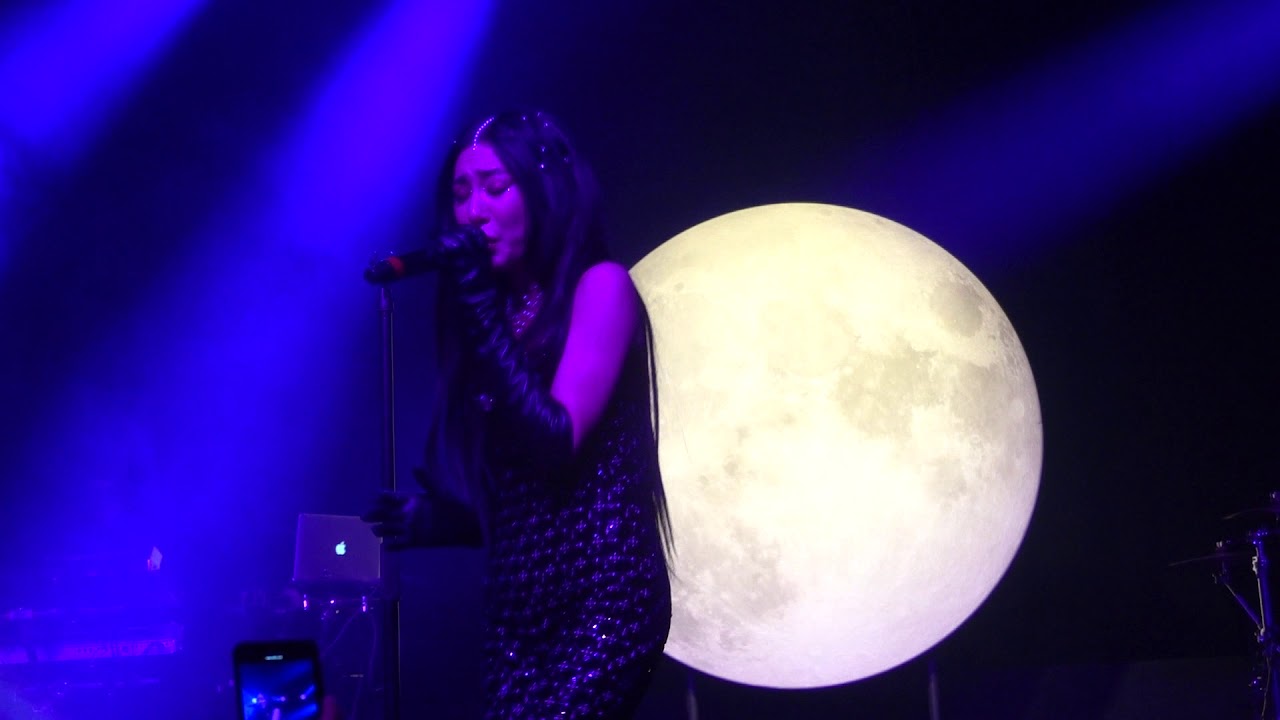 191110 Tiffany Young- Runaway-Magnetic Moon Tour (직캠) (Live)