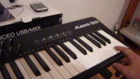 CONTROLADOR ALESIS QX61.