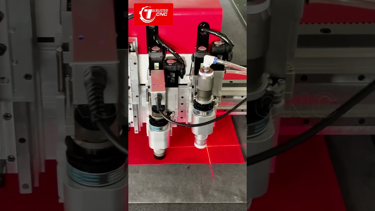 Single-layer felt cutting machine with oscillating knife tool