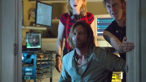 アーロン・エッカートがエクソシストを熱演！映画『ドクター・エクソシスト』予告編