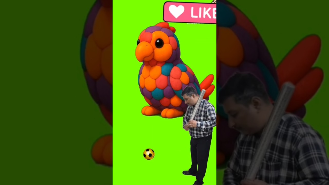 The mascot vibrato assistant placed on the football field is popular, co-produced, creative