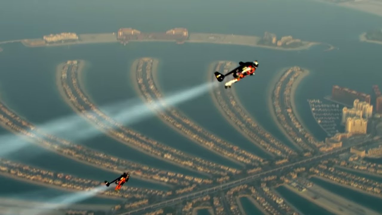 Two Guys Fly Jetpacks Over Dubai [Video]