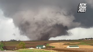 WATCH: Monster tornado strikes down in Iowa Resimi