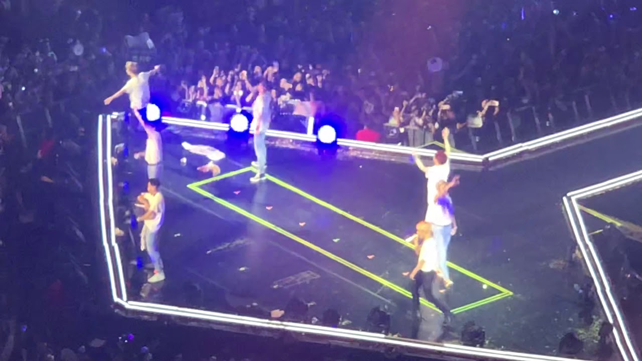 180905 BTS Love Yourself World Tour in LA D1 - Answer: Love Myself