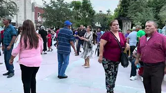 Plaza de Armas. Torreón Coahuila. Domingo de baile. "Cangrejito playero"