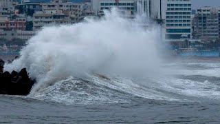 Смертельный «Хайкуй» практически уничтожил Гонконг. Людей сносило потоками воды