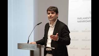 Pablo Azcona tras la Mesa y Junta del Parlamento de Navarra. 13/04/2026