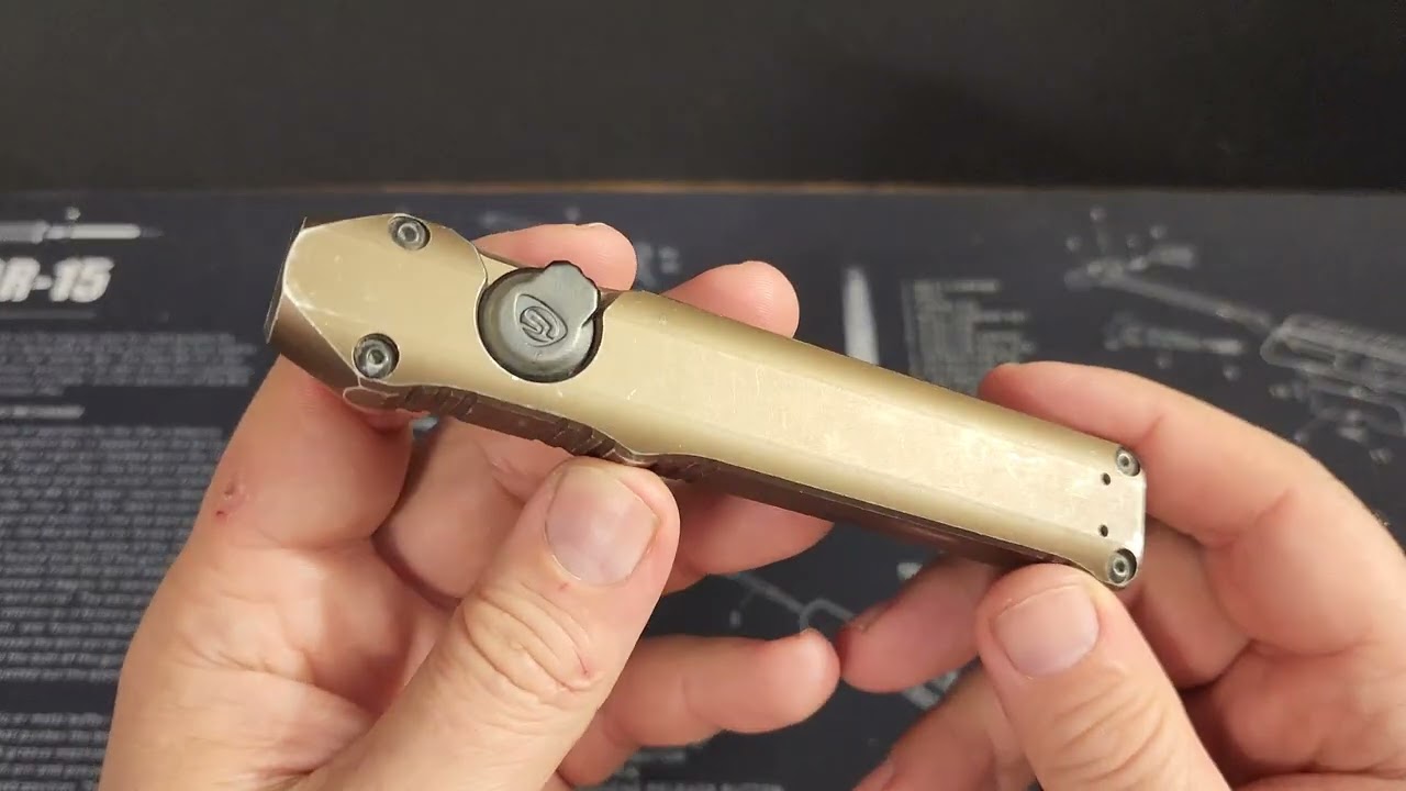 Streamlight and Anker Flashlight comparison.