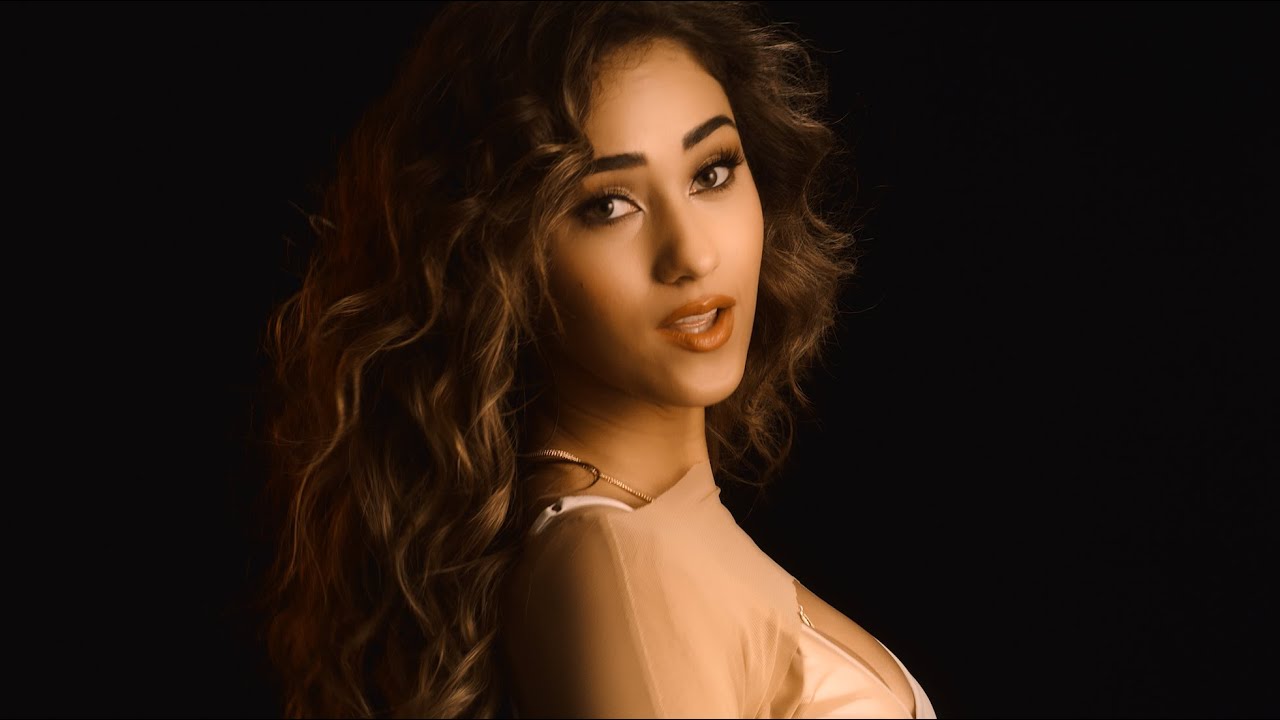 Guarda Skylar Simone - Superman (Official Music Video) su YouTube Guarda Skylar Simone - Superman (Official Music Video) su YouTube