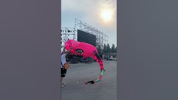The installation of the large LED screen in the concert#shorts #viralvideo #foryou