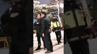 서슬퍼런 빨갱이정권 치하에서 구하라, 설리등 인기 연예인들 완전범죄 살해당하고있고 청와대 179차 1인시위와 황교안 의원님 일부 경호원 문제점과 오원춘 인육 살인사건 정확한 진실 서슬퍼런 빨갱이정권 치하에서 구하라, 설리등 인기 연예인들 완전범죄 살해당하고있고 청와대 179차 1인시위와 황교안 의원님 일부 경호원 문제점과 오원춘 인육 살인사건 정확한 진실