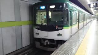 京阪10000系発車