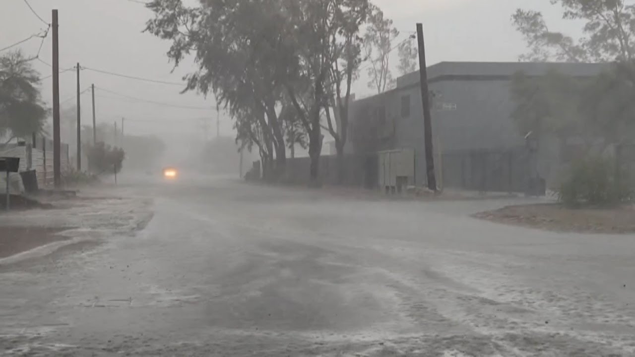 Heavy rain and strong winds knock out power for many Tucsonans - YouTube