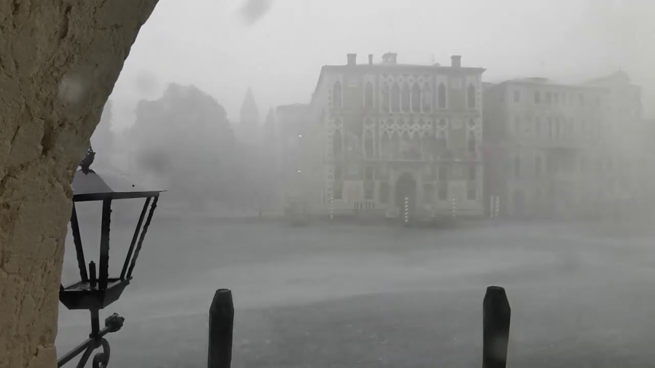 8 ORE Suoni di Forti Piogge e Temporali - Pioggia Rilassante per Dormire e Rilassarsi