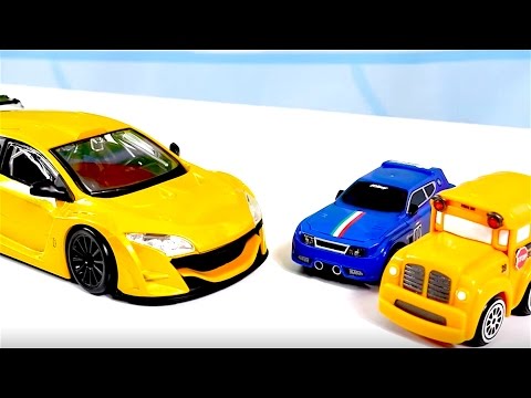 Carros para niños - Pista de Carreras - Speedy y Bussy 