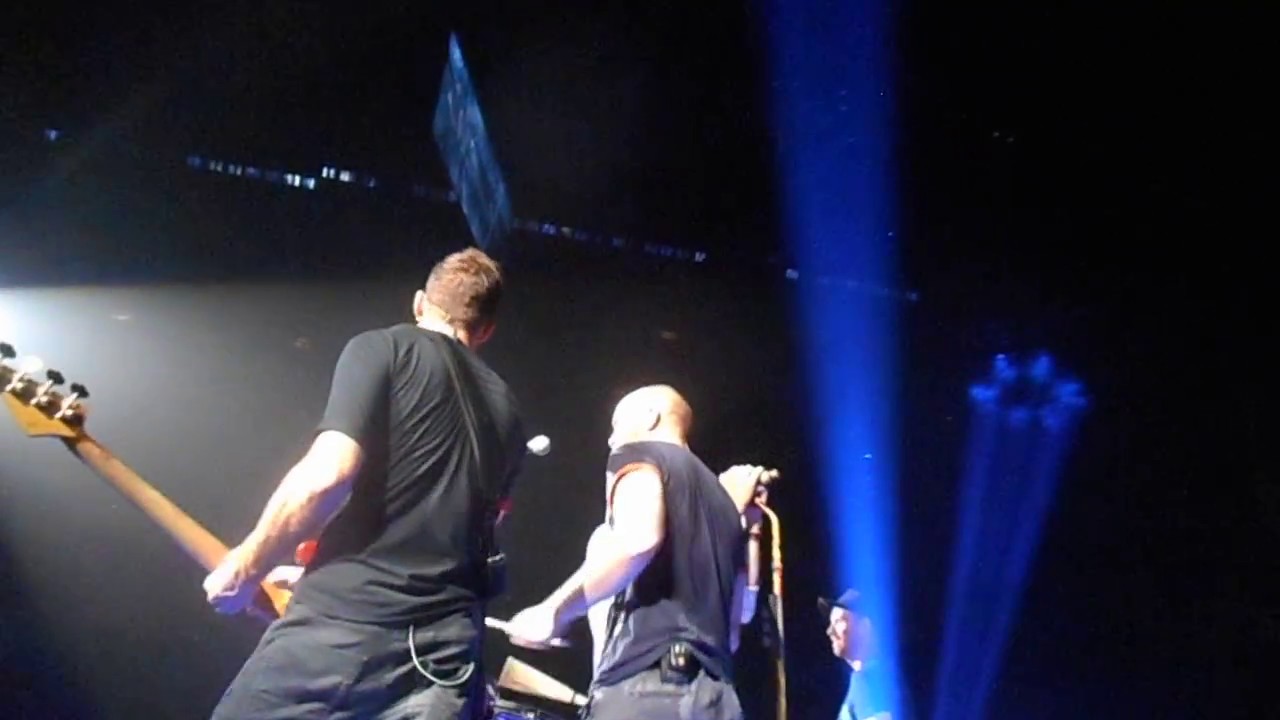 Coldplay, Magic live Montreal - YouTube