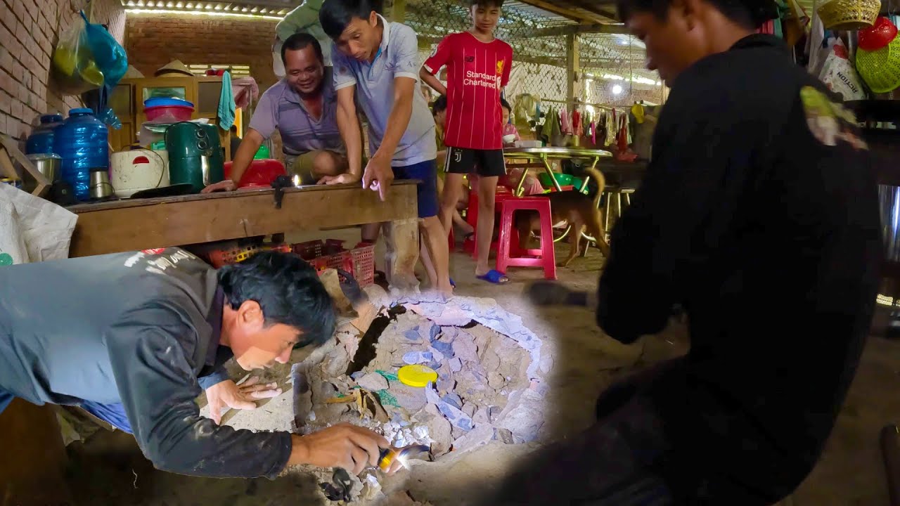 Đi Chợ Lách Bến Tre, Tìm bắt con Rắn độc sống trong một cái lỗ ở giữa nhà | TGSB #691