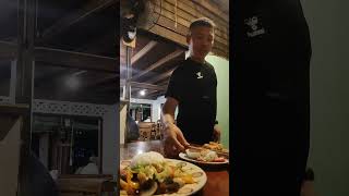 Eating at a Thai restaurant in Pai #toprated