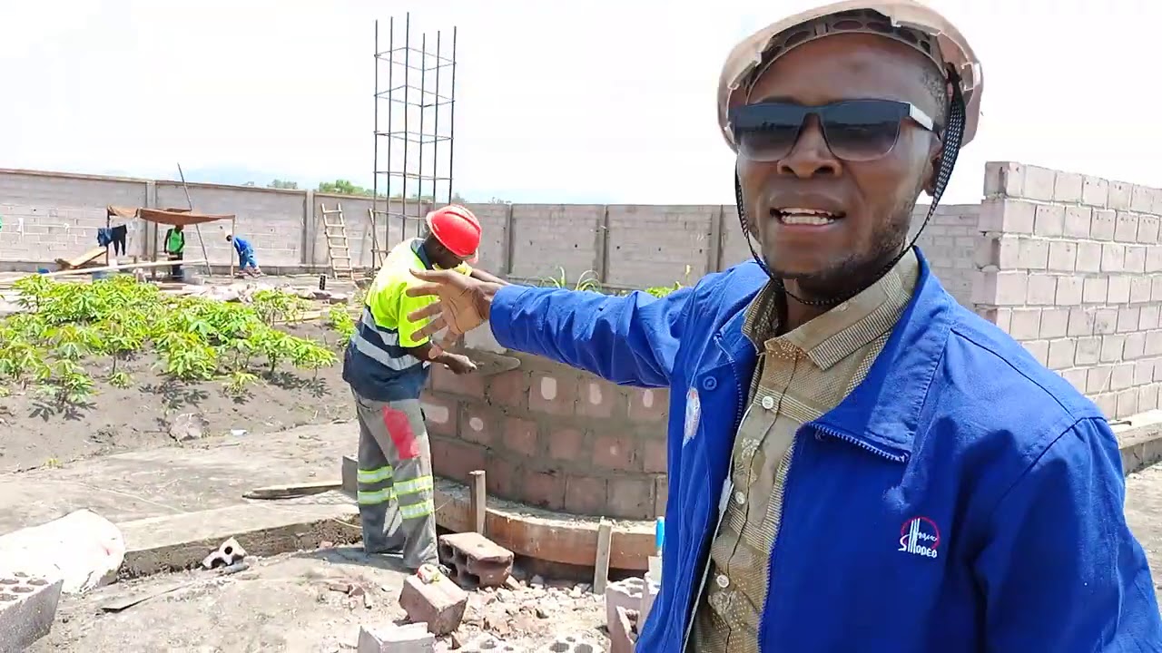 État d'avancement des Travaux de construction d'1 Clôture; commune de Nsele  avec Professionnalisme