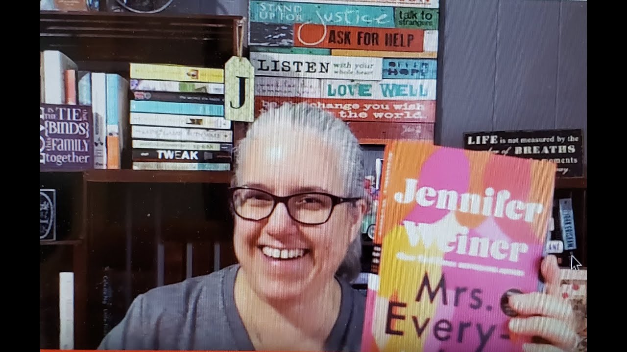 Book Review : Jennifer Weiner : Mrs. Everything 5 Stars !