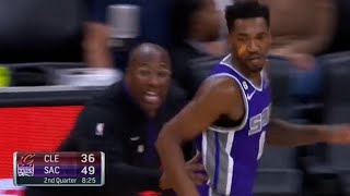 Mike Brown pushed Malik Monk to make the best play of his career! Malik Monk gets a denial \& triple🔥