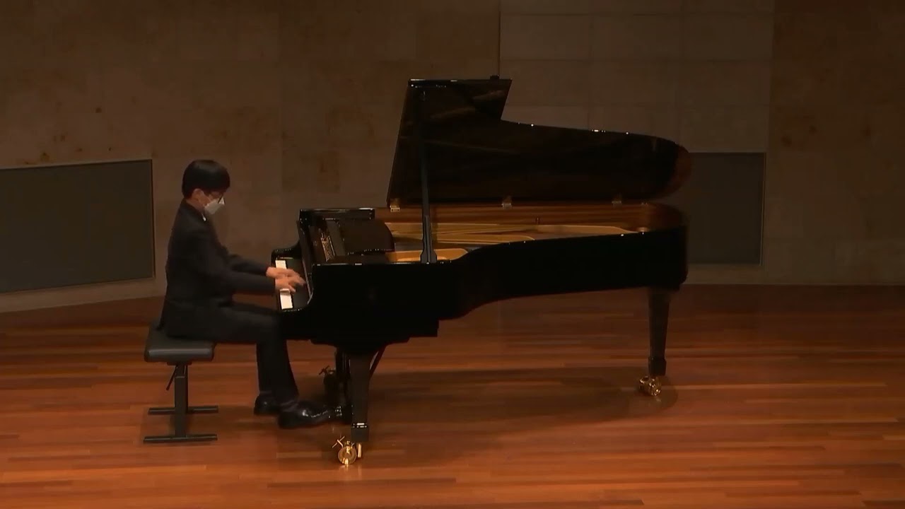 Chopin Etude G flat Major Op10 No5 by Isaac Choi