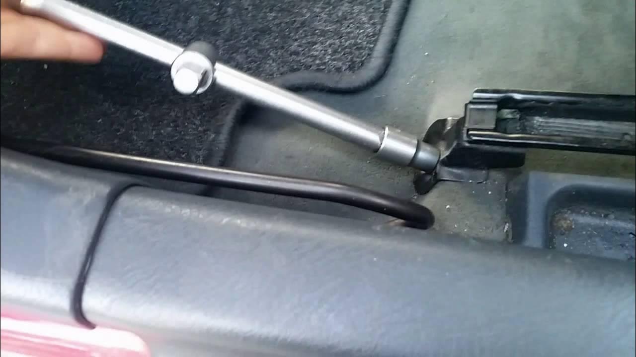 QUICK HOW TO Remove front seat Honda Civic Accord Prelude Integra Crx
