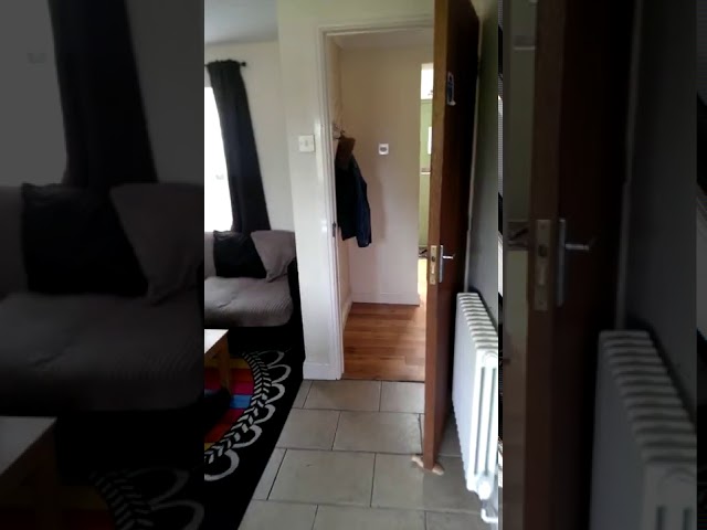 Video 1: Kitchen & lounge
