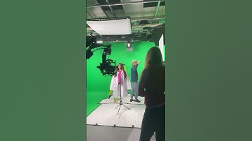 How We Use Bounce & Infinity Bars for Film Lighting