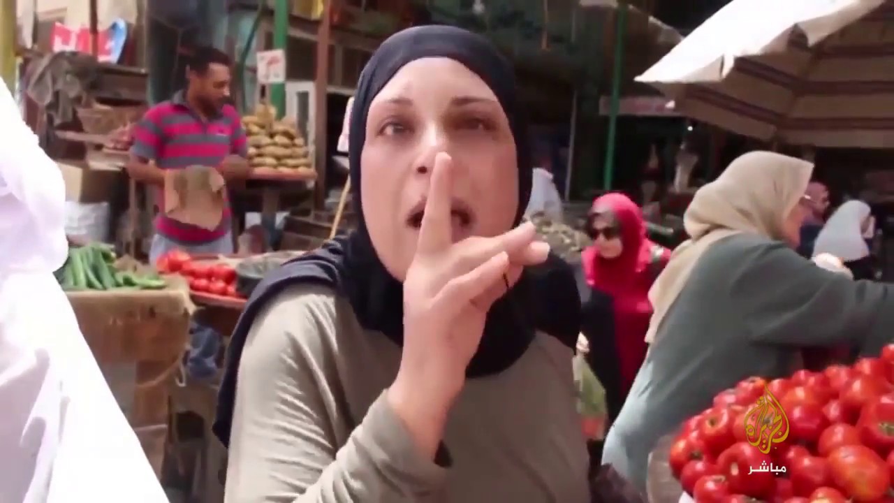 سيدة مصرية للسيسي: البلد بقت ناس فوق أوي وناس تحت أوي